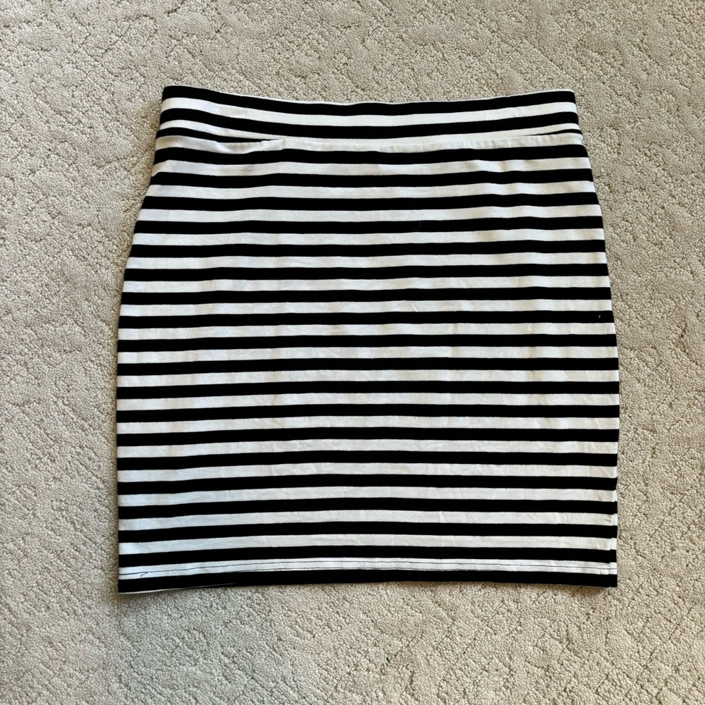 Divided Black & White Skirt Size Small Beetlejuice